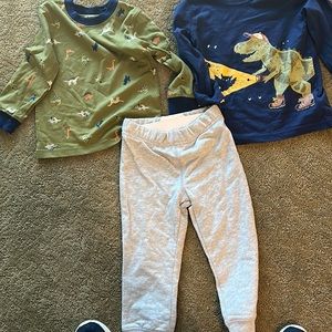 Carter’s 3 piece boy’s king sleeve dinosaur set